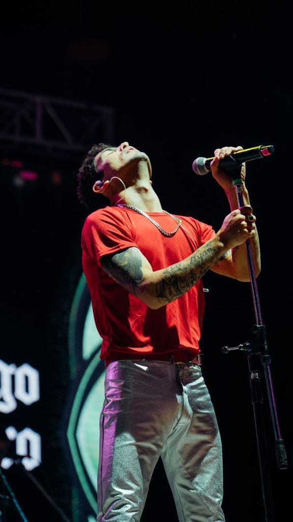 Artista en escenario